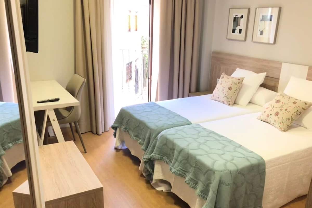 5 bedrooms, blackout drapes, soundproofing, free WiFi