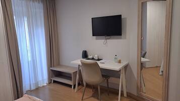 Standard Double Room, Private Bathroom | 5 bedrooms, blackout drapes, soundproofing, free WiFi