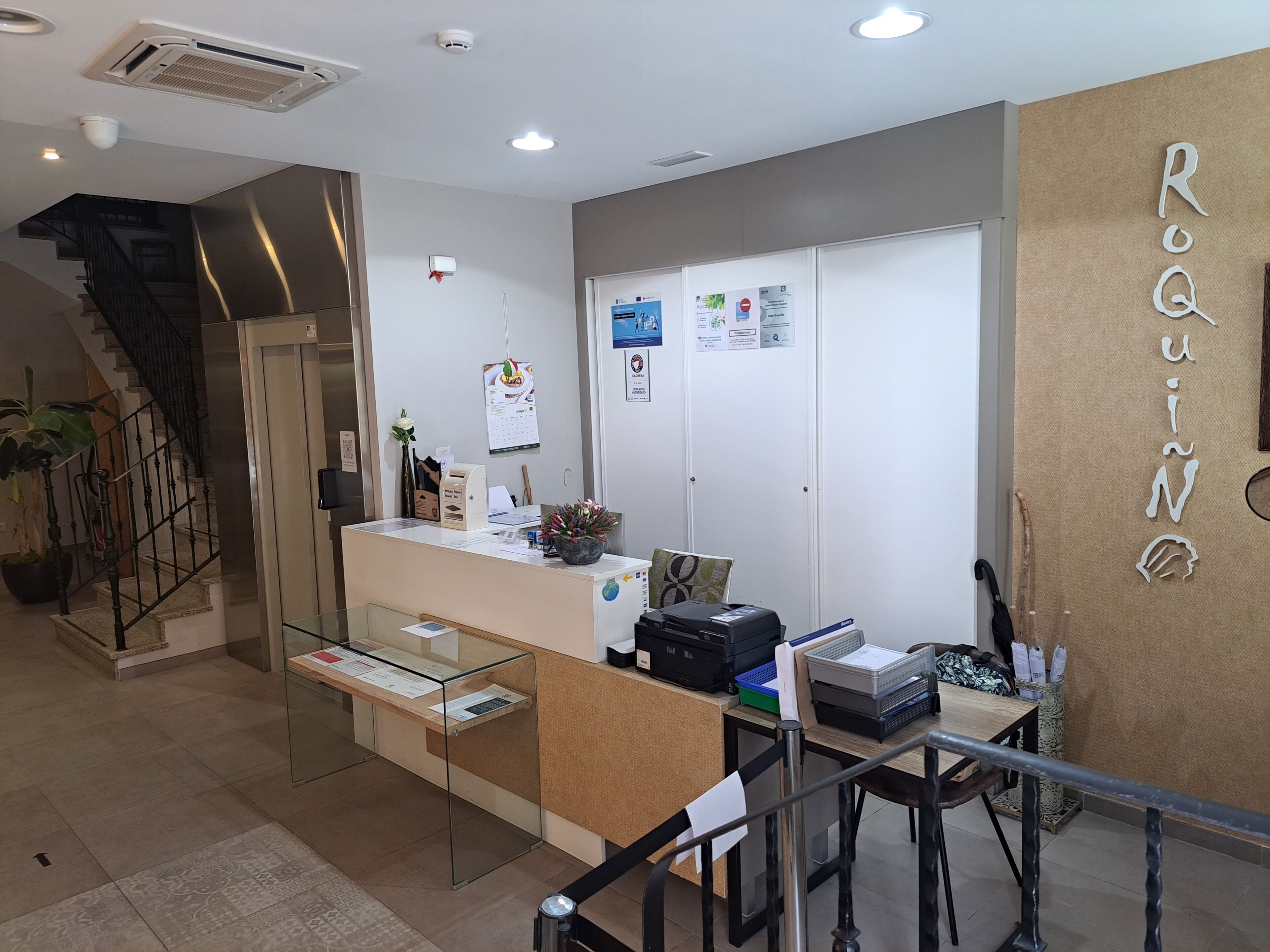 Quầy thủ tục nhận/trả phòng