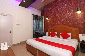 Roupas de cama premium, cofres nos quartos, escrivaninha