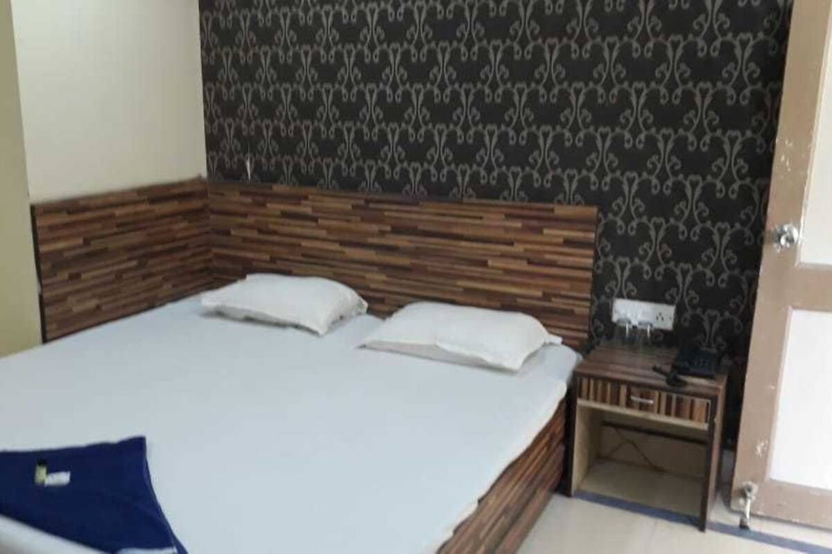 Premium bedding, rollaway beds, free WiFi