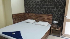 Premium bedding, rollaway beds, free WiFi