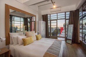 2 bedrooms, in-room safe, iron/ironing board, free WiFi - Manhattan Penthouse (Cape Town)