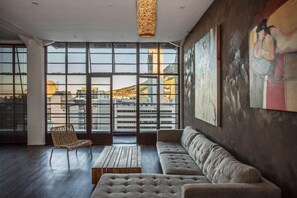 TV, Netflix - Manhattan Penthouse (Cape Town)