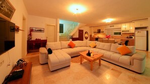 Villa | Living area | Plasma TV - Villa Albatros (Kas)