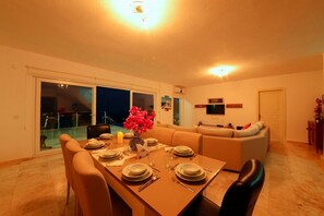 Villa | Living area | Plasma TV - Villa Albatros (Kas)