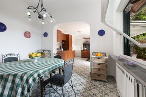 Villa, 3 Bedrooms | In-room dining