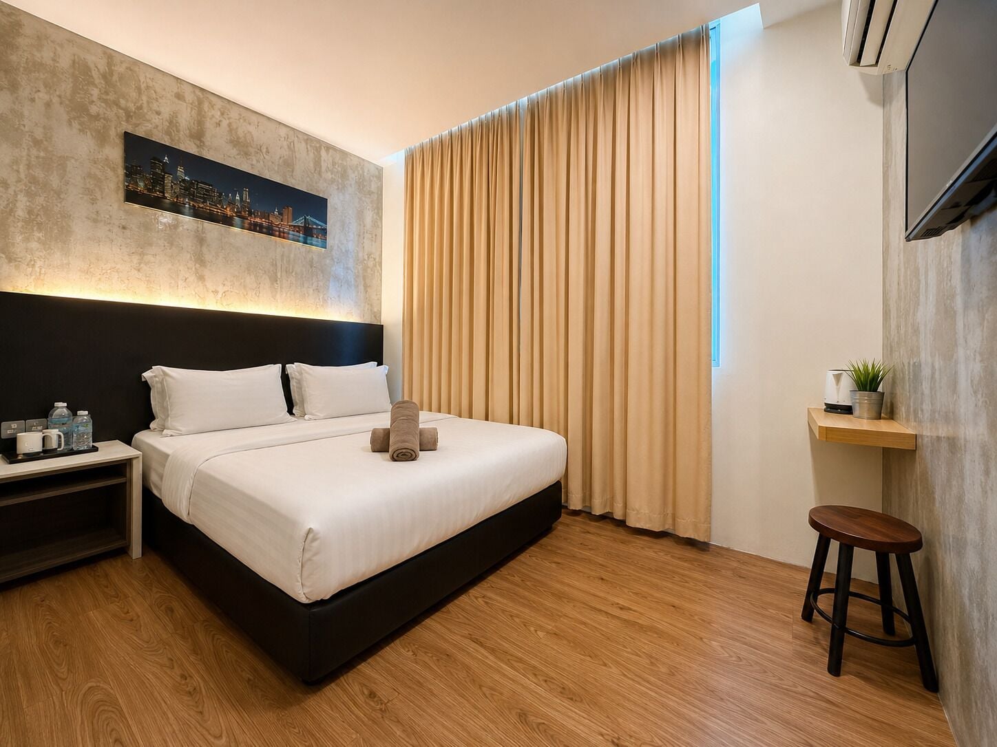 Free WiFi, bed sheets