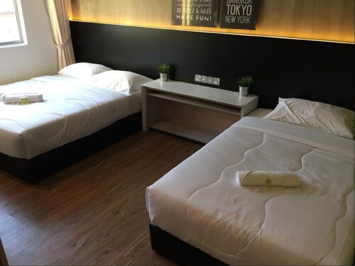 Monaco Boutique Hotel Kampung Air