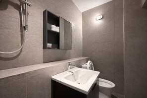 Shower, free toiletries, towels