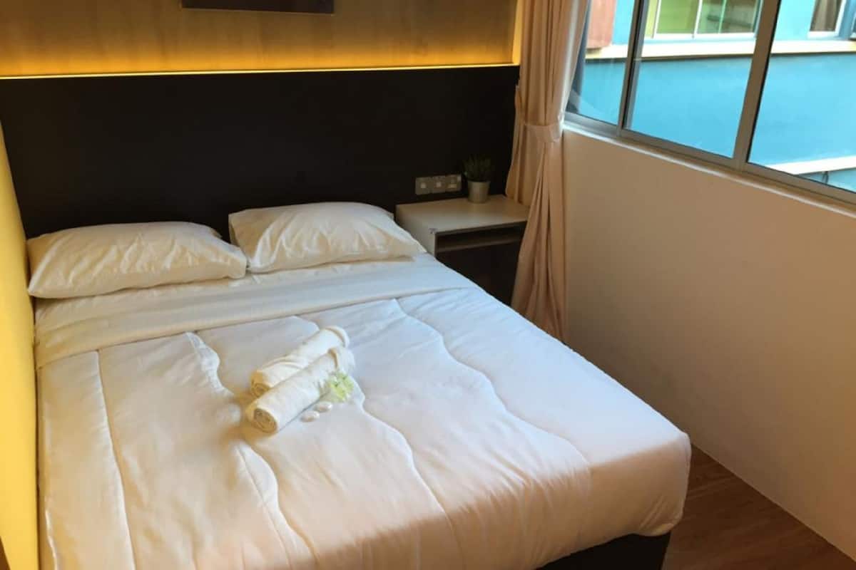 Free WiFi, bed sheets