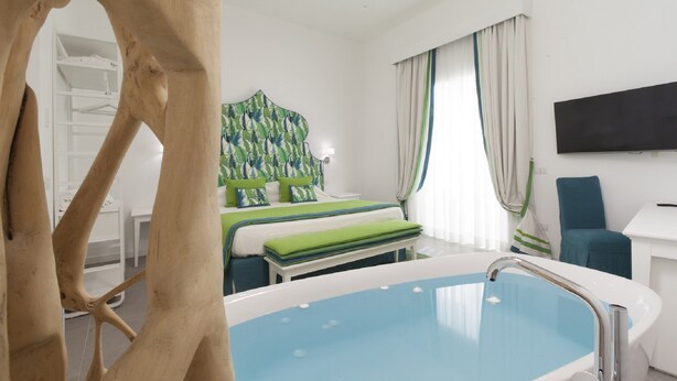 Apartment, 1 Bedroom (Green) | Deep-soaking bathtub