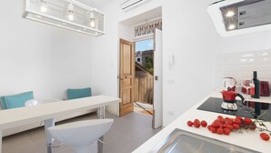 Apartment, 1 Bedroom (Blue) | Private kitchenette
