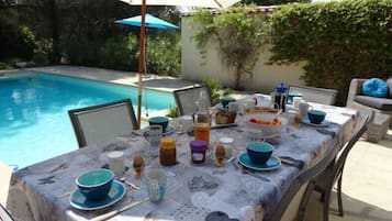 Free daily continental breakfast