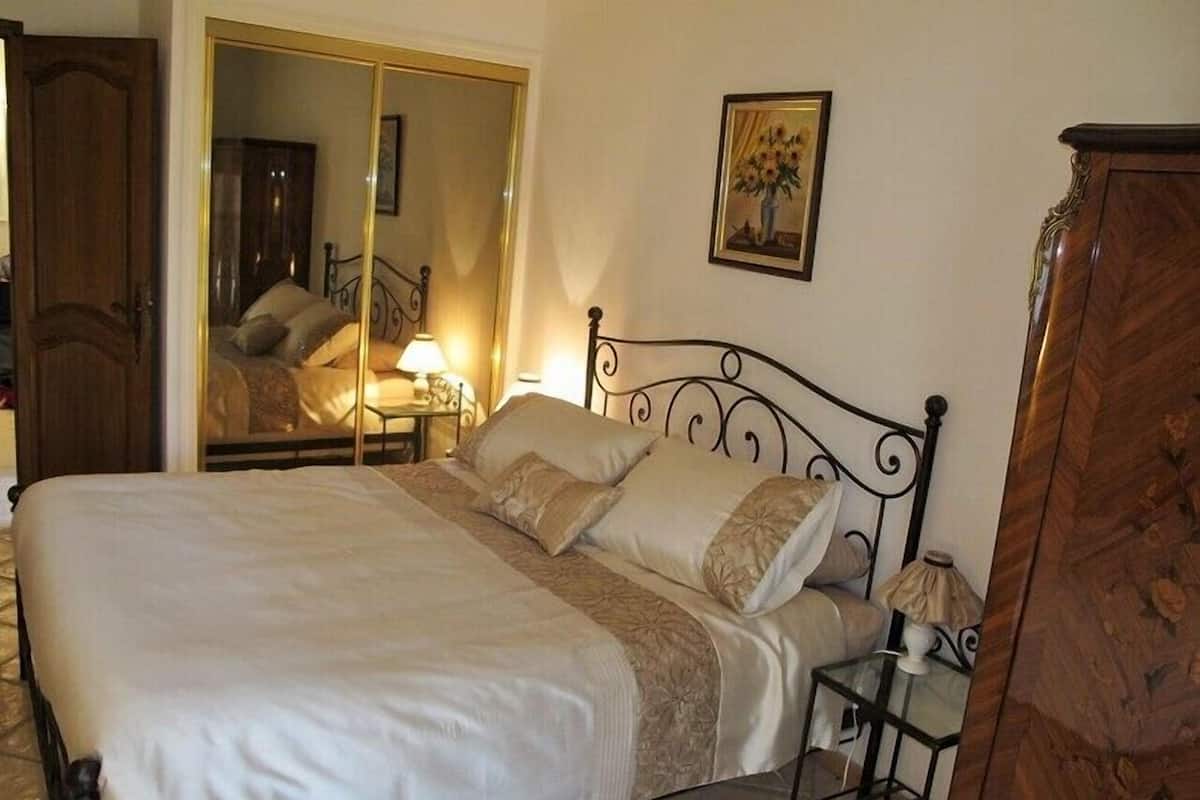Kamar Double (Le Viegi) | Didekorasi berbeda-beda dan dilengkapi dengan perabotan berbeda-beda