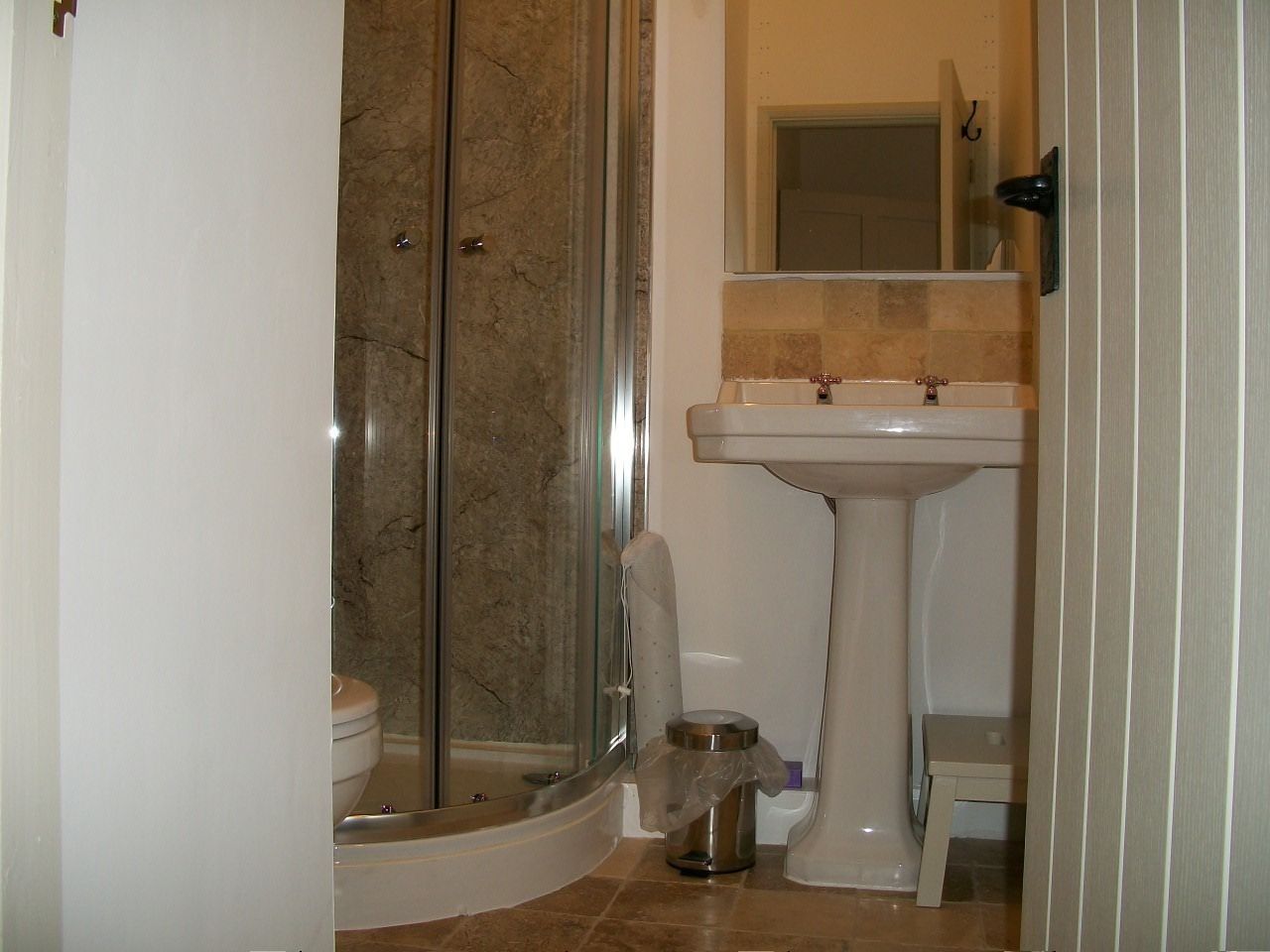 Traditional Double Room, 1 King Bed, Non Smoking | Bathroom | Shower, free toiletries, hair dryer, towels