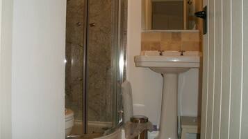 Traditional Double Room, 1 King Bed, Non Smoking | Bathroom | Shower, free toiletries, hair dryer, towels