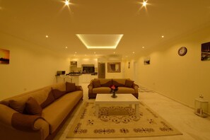 Honeymoon Villa, Mountain View | Living room | Plasma TV - Villa Busra (Kas)