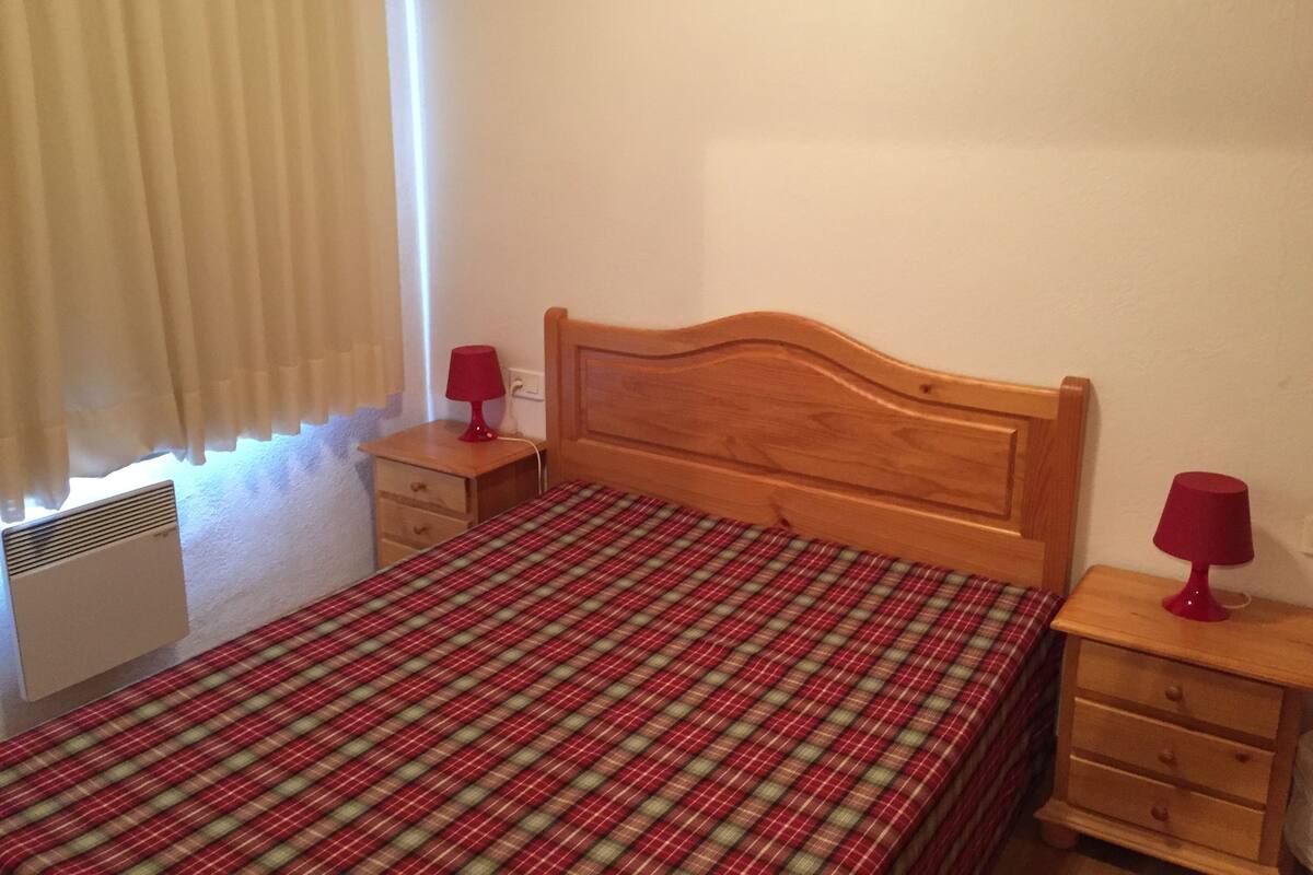 Apartamento, 1 habitación, vistas a la montaña | 1 dormitorio, wifi gratis, ropa de cama