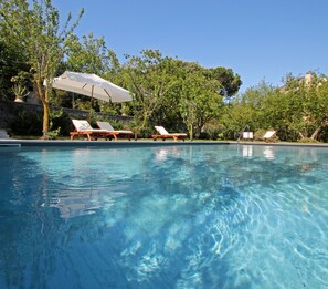 Seasonal outdoor pool, pool umbrellas - La Casa Bianca - Pool and Garden (Massa Lubrense)