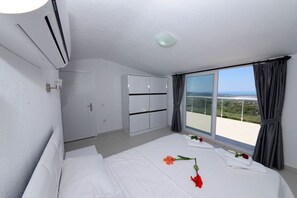 Villa, 4 Bedrooms | Iron/ironing board, free WiFi