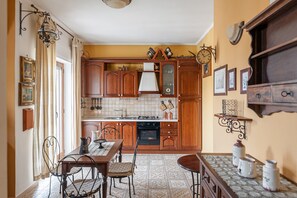 Apartment, 3 Bedrooms | Private kitchen | Full-size fridge, microwave, oven, stovetop