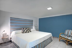 Apartamento, vista para o mar | 1 quarto, individualmente decorados, individualmente mobiliados