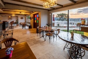 Her gün ücretsiz alakart kahvaltı