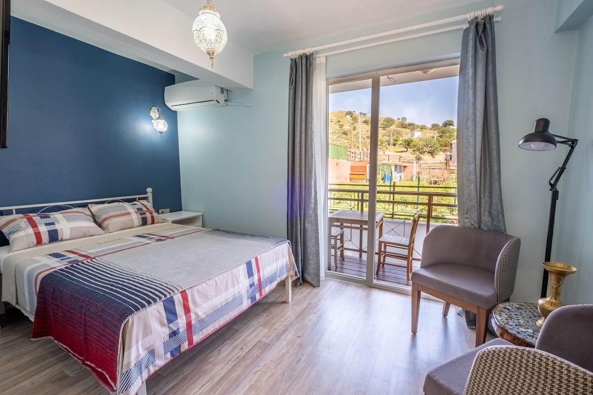 Standard Double Room, Balcony, Garden View | 1 bedroom, minibar, desk, soundproofing