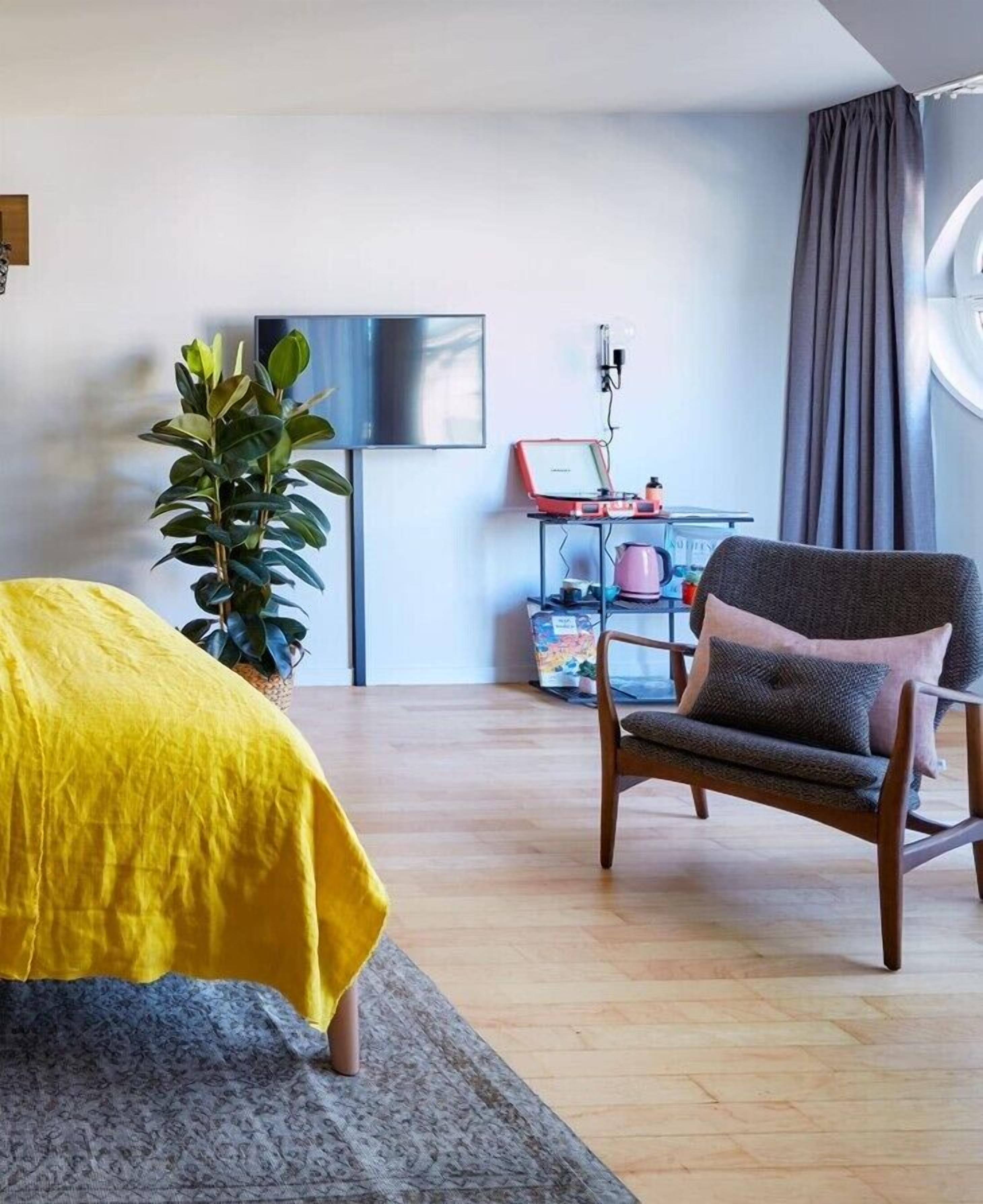 room (extra large) | 1 bedroom, in-room safe, desk, laptop workspace