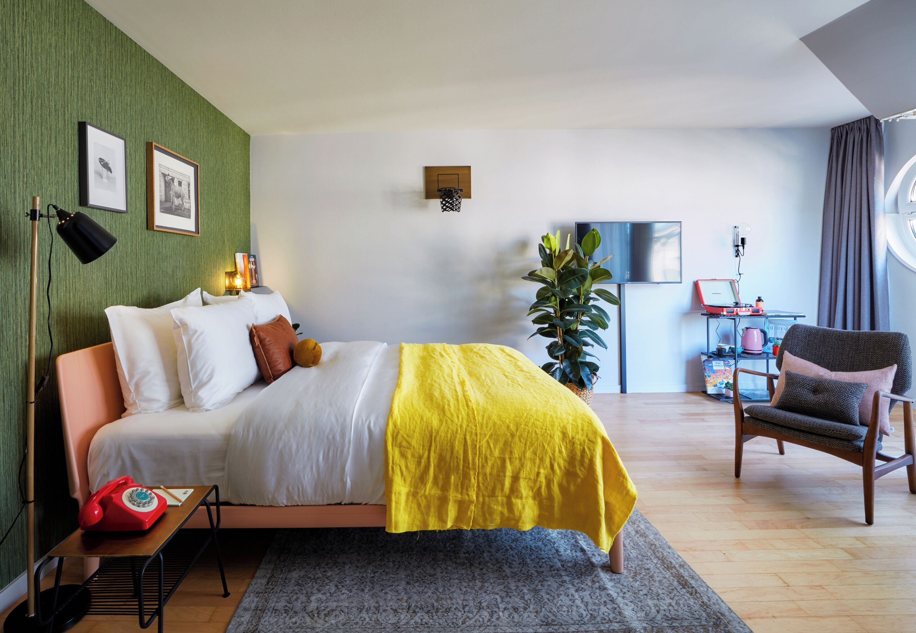 room (extra large) | 1 bedroom, in-room safe, desk, laptop workspace