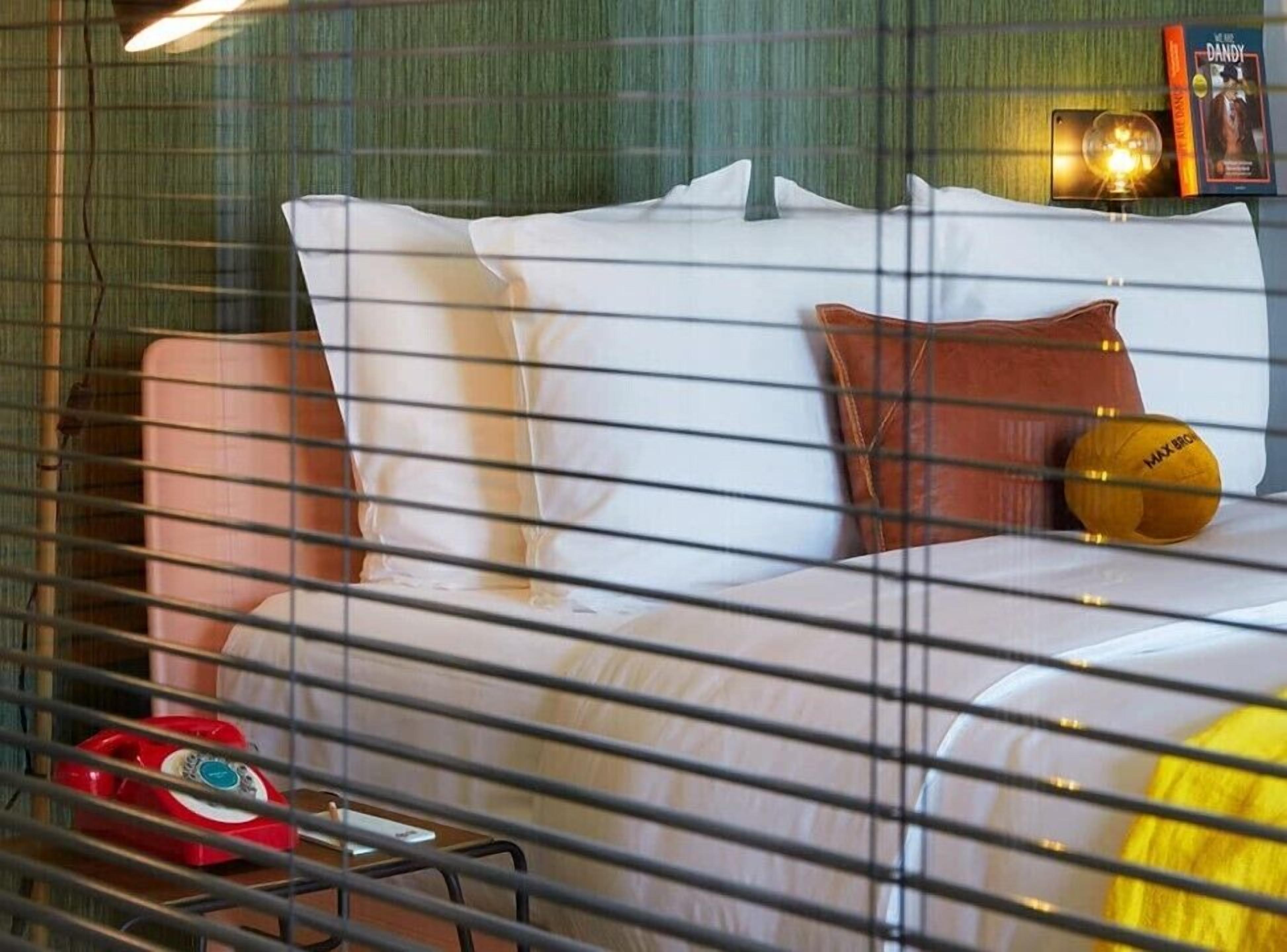 room (extra large) | 1 bedroom, in-room safe, desk, laptop workspace