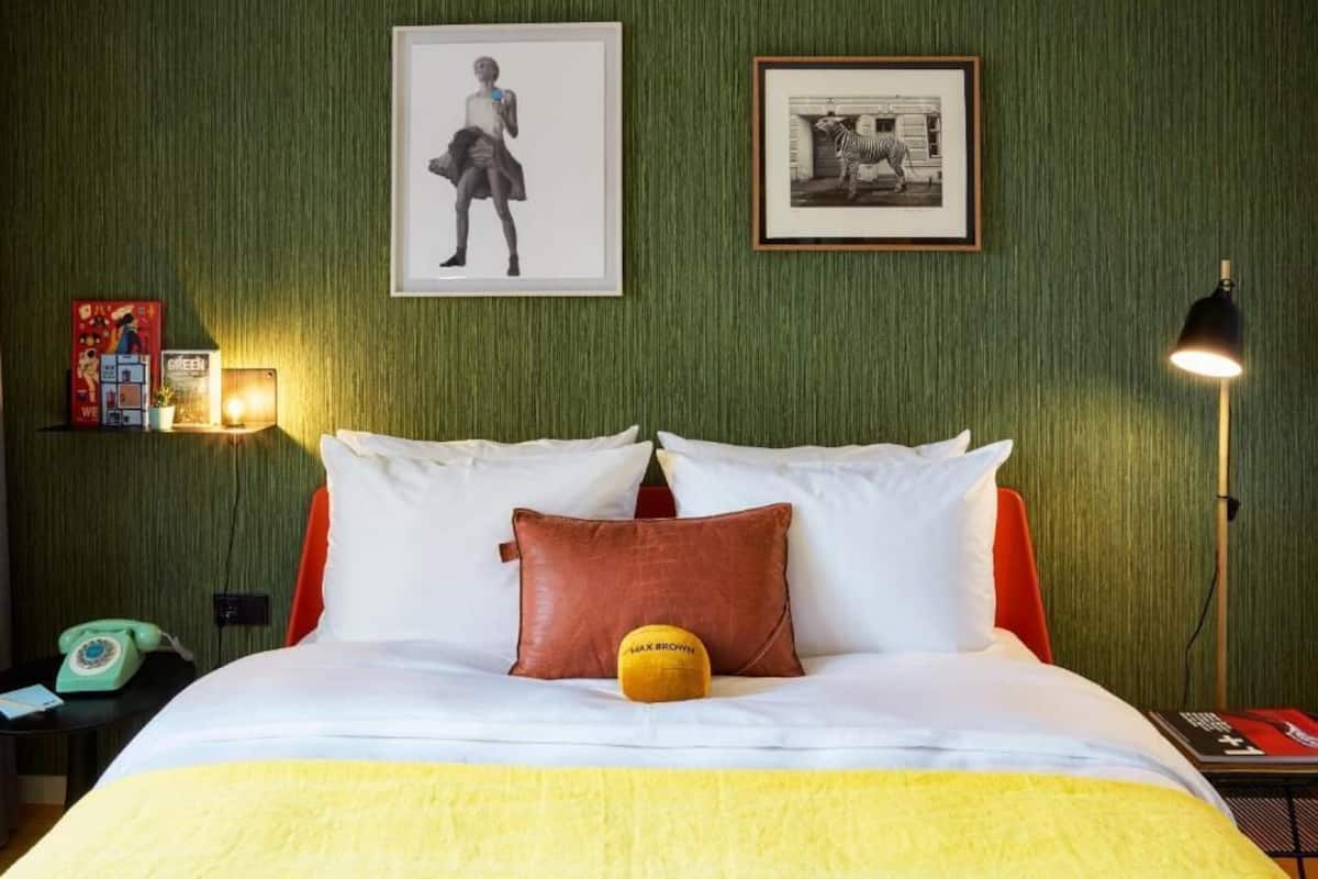 Room (Small) | In-room safe, desk, laptop workspace, blackout drapes