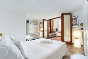 Villa, 4 Bedrooms | 4 bedrooms, individually decorated, individually furnished, desk - Villa Mary (Massa Lubrense)