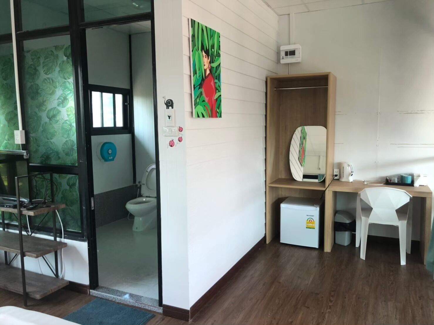 Deluxe Room with Balcony and Sea View | Bathroom | Shower, free toiletries, towels