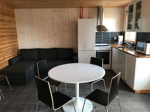 Apartamento, vista para o mar | Área de estar | Mesa de pingue-pongue