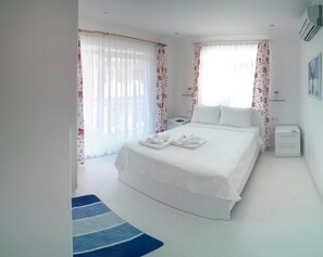 In-room safe, free cots/infant beds, free WiFi, bed sheets - Denizkizi Motel (Ayvacik)