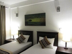 Habitación Deluxe con 2 camas individuales, 2 camas individuales, para fumadores | 3 habitaciones y sábanas de algodón egipcio