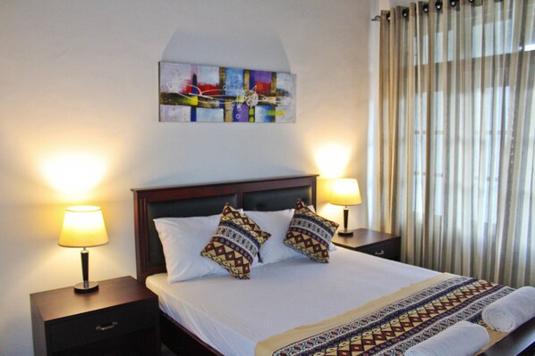 Kahden hengen deluxe-huone, tupakointi sallittu | 3 makuuhuonetta, egyptinpuuvillaiset lakanat, ylelliset vuodevaatteet