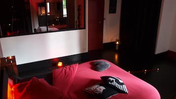 Double Room, Ground Floor | Desk, iron/ironing board, cribs/infant beds, free WiFi