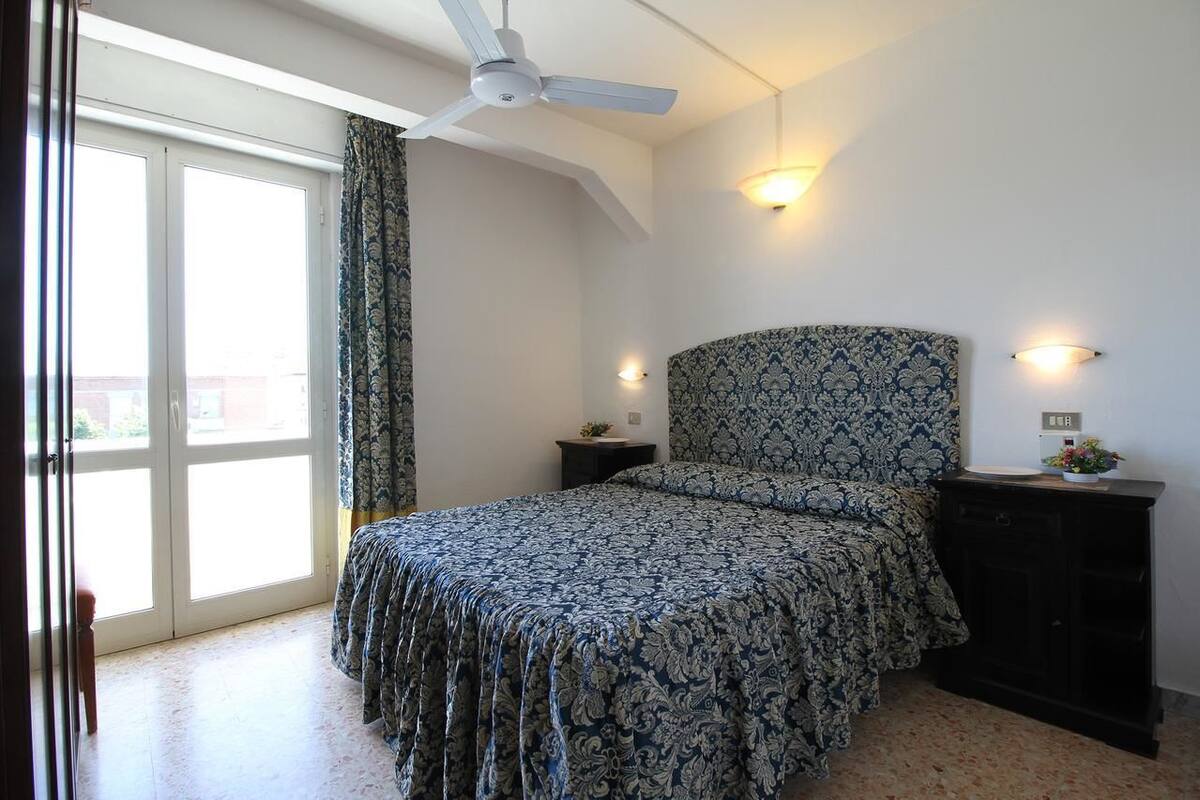 Habitación doble | Escritorio, wifi gratis y ropa de cama