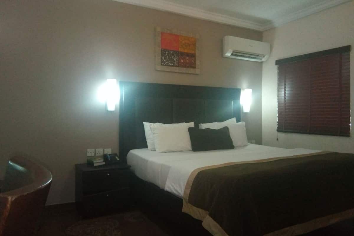 Individually decorated, desk, free WiFi, bed sheets