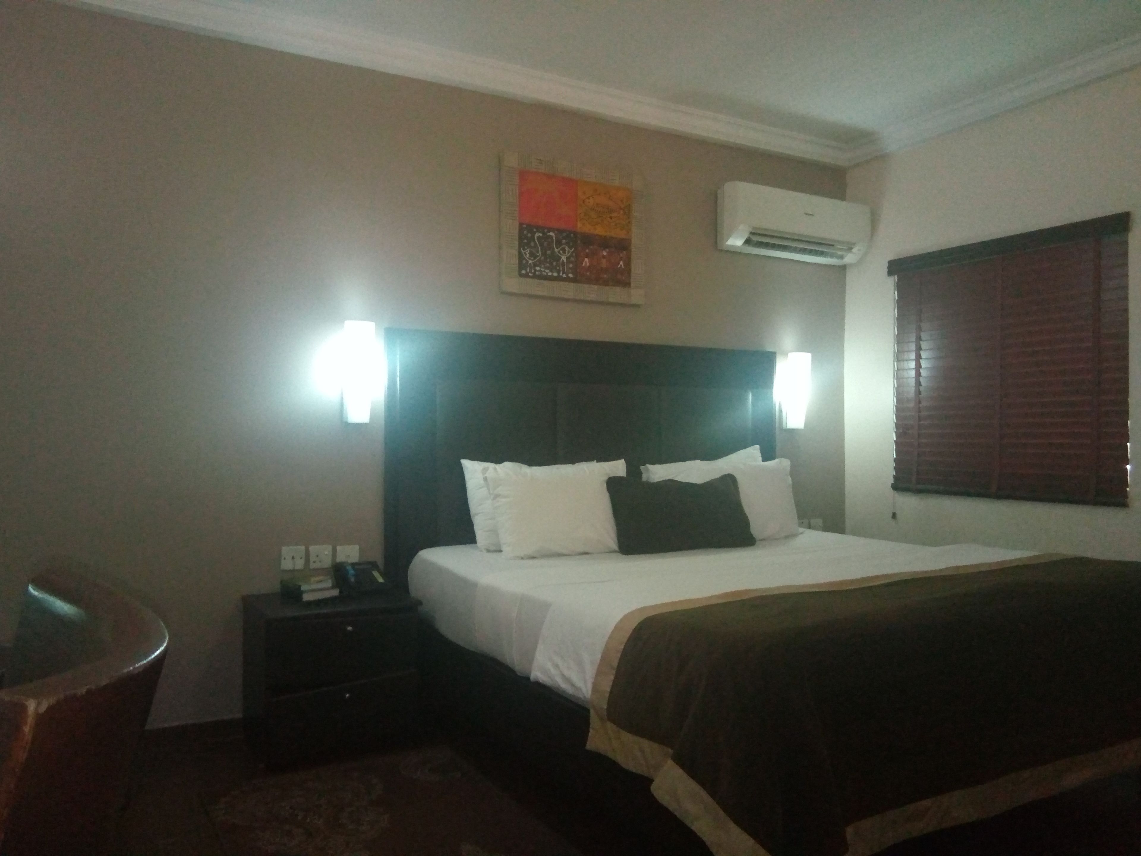 Décoration personnalisée, bureau, Wi-Fi gratuit, draps fournis