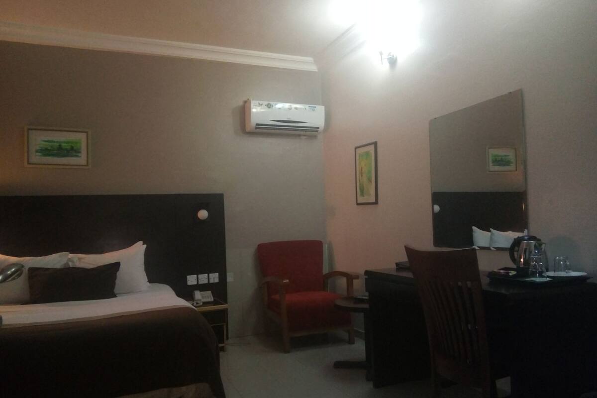 Classic Double Room, 1 Queen Bed, Non Smoking, Pool View | Desk, WiFi (free), individually decorated, bed sheets