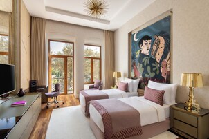 Gallery Twin Room | Frette Italian sheets, premium bedding, Tempur-Pedic beds, in-room safe