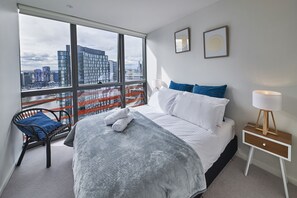 Apartment, 2 Bedrooms | 2 bedrooms, iron/ironing board, free WiFi, bed sheets - 2 Bed 2 Bathroom Brand New Unit with Gym and Pool (Docklands)