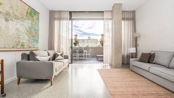 House, 5 Bedrooms | Living area | Flat-screen TV