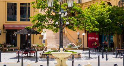 Stunning 3BR Home in Carrara with Water Views