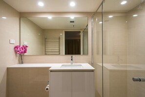 Apartment, 2 Schlafzimmer | Badezimmer