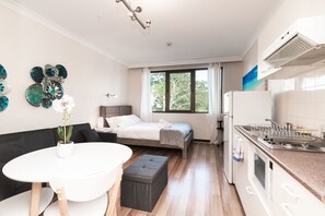 Studio | Iron/ironing board, free WiFi, bed sheets - Resort Style Studio - Lane Cove (Lane Cove North)